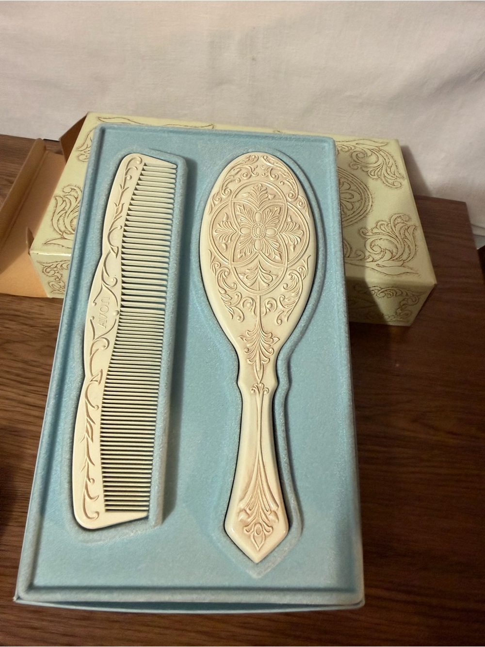 Avon comb and brush set